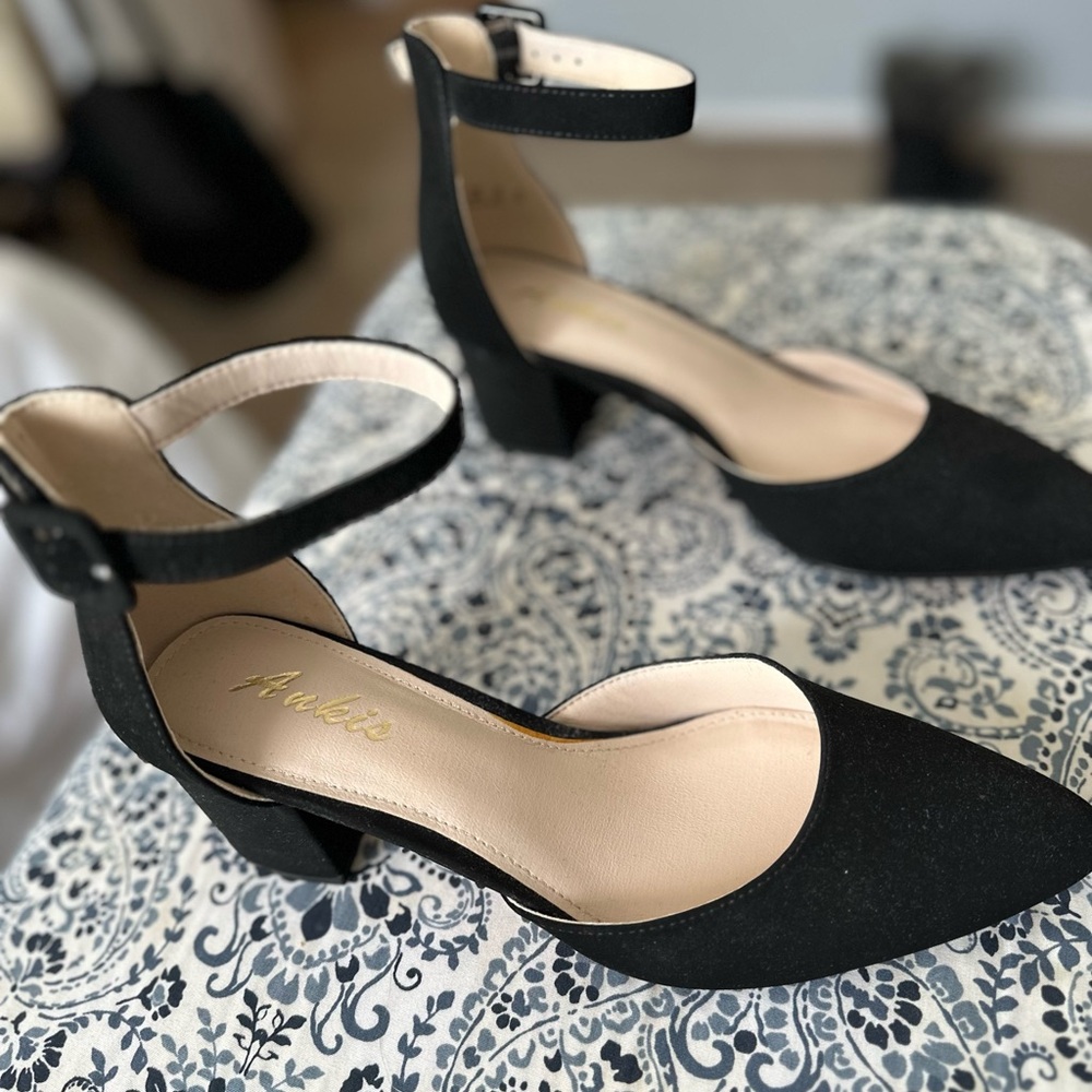 Brand New Ankis black suede, closed-toe heel